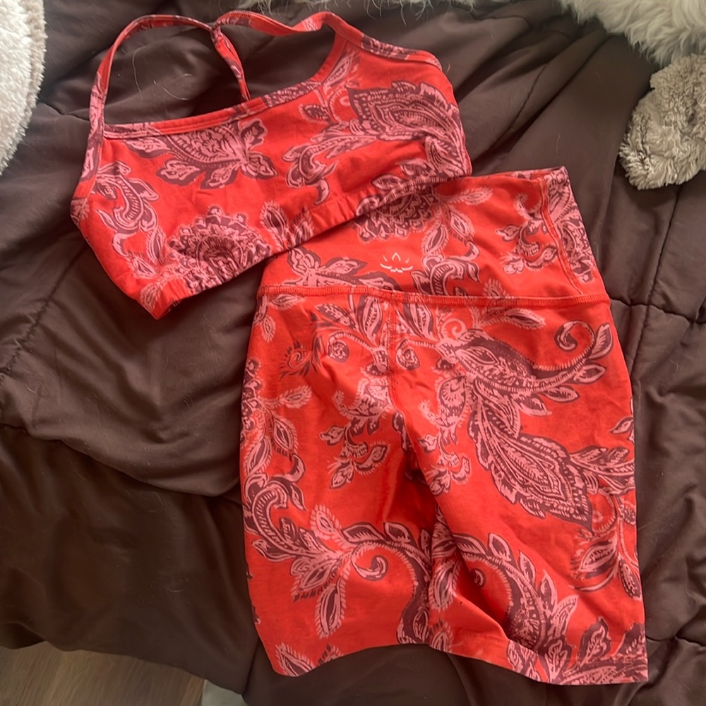 Beyond yoga set top s bottom XS
